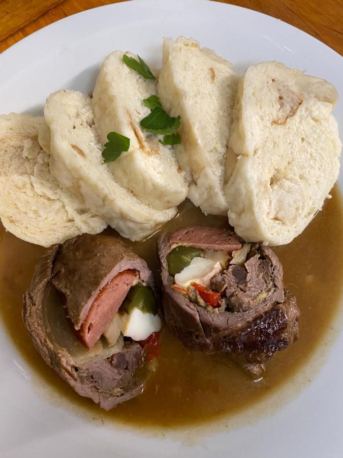 Hrusicka Restaurace A Penzion *